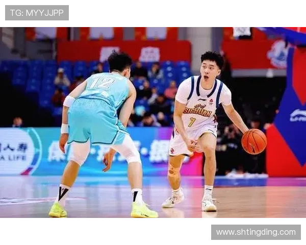 中国男篮新周期首战告捷青年力量崛起引发外界高度关注与期待