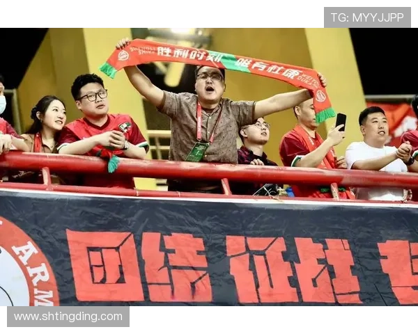 逆转取胜激发球队士气新星崛起助力赛季冲刺迎来关键胜利重要时刻